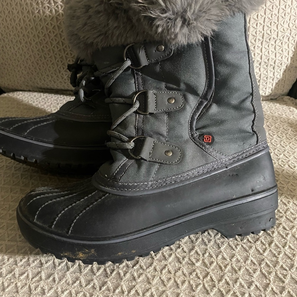 Dream Pairs Gray and Black Winter Boots - Picture 4 of 8